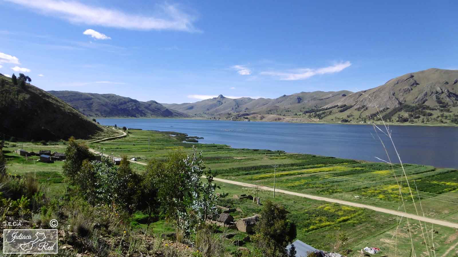 Laguna de Chacas de Juliaca en un día soleado